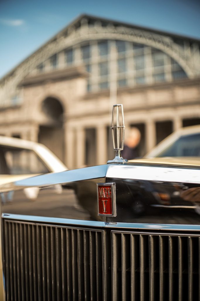 Calandre et emblème d’une Lincoln Continental Mark V